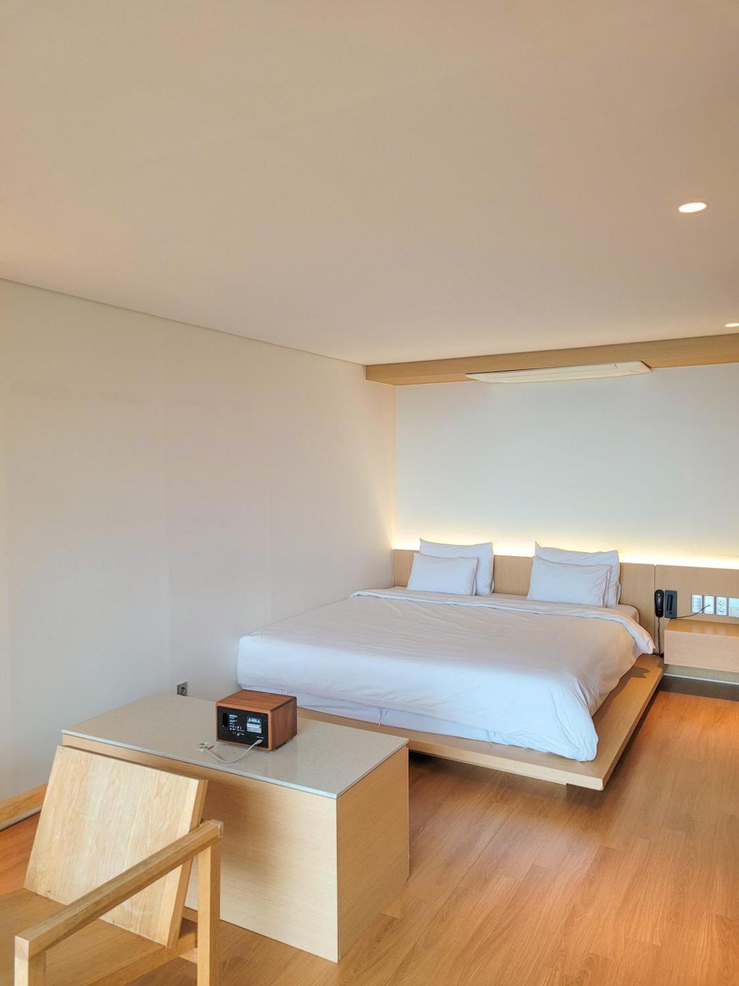 Hotel Sang Sang & Private Sang Sang Pool Villa Geoje Exteriör bild